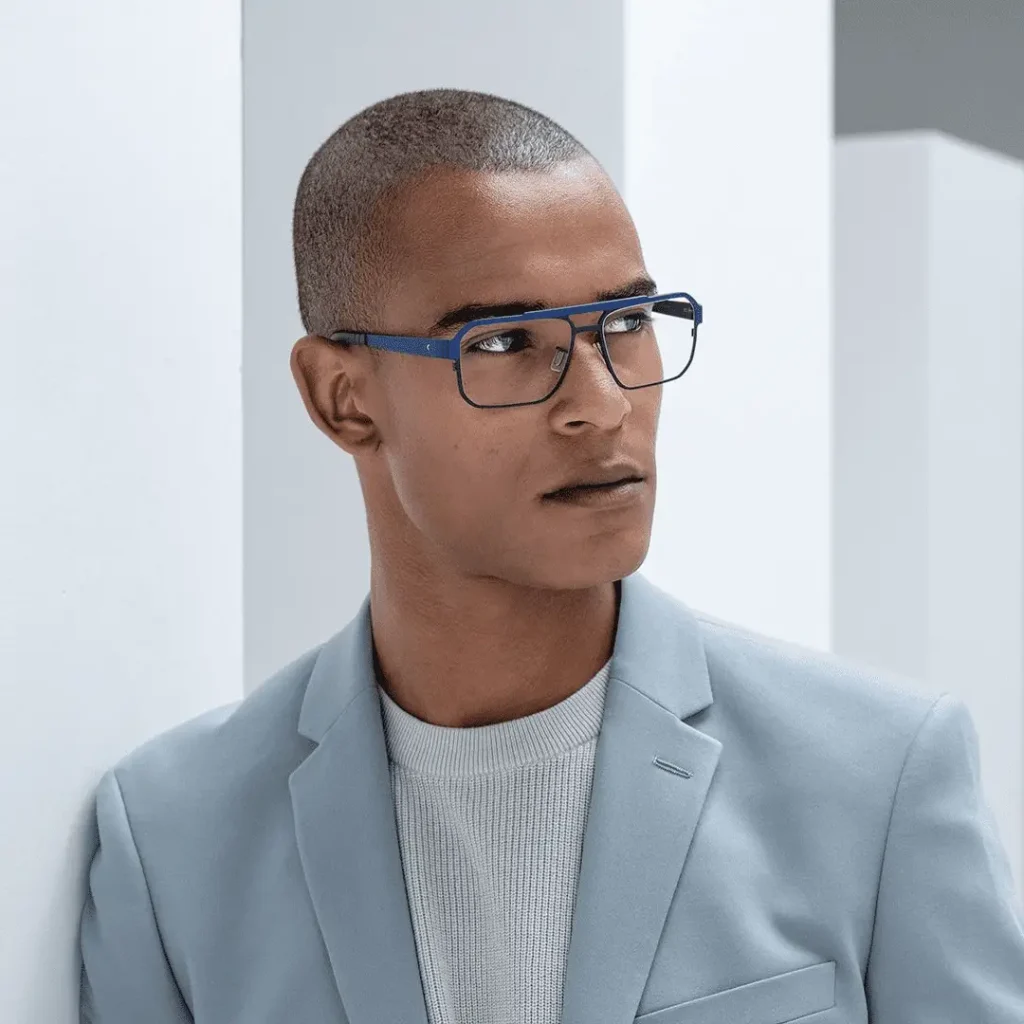 Mann mit Blackfin-Brille