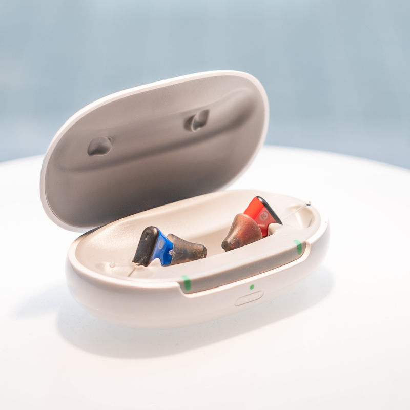 Hörgeräte Trends 2026 bei SCHÜTT Optik · Hörakustik in Ludwigsburg: Akku-Hörgeräte