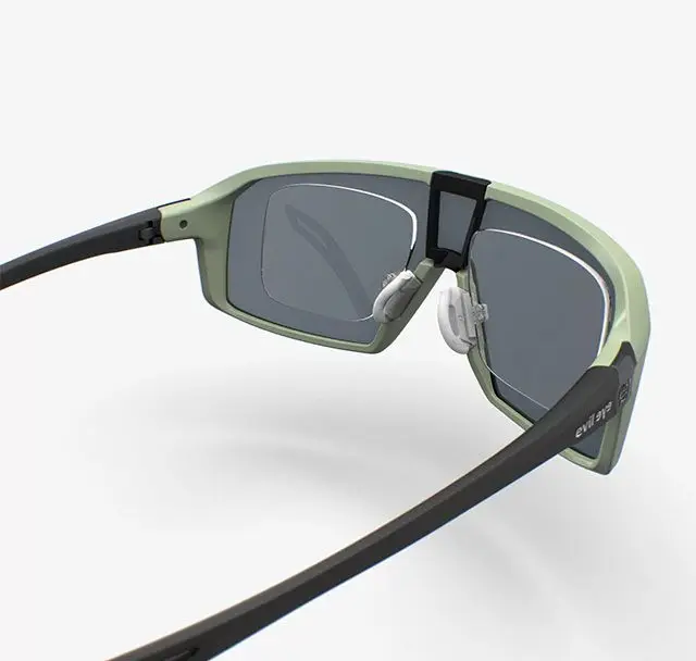 Sportliche Sonnenbrille mit integrierter Elektronik.