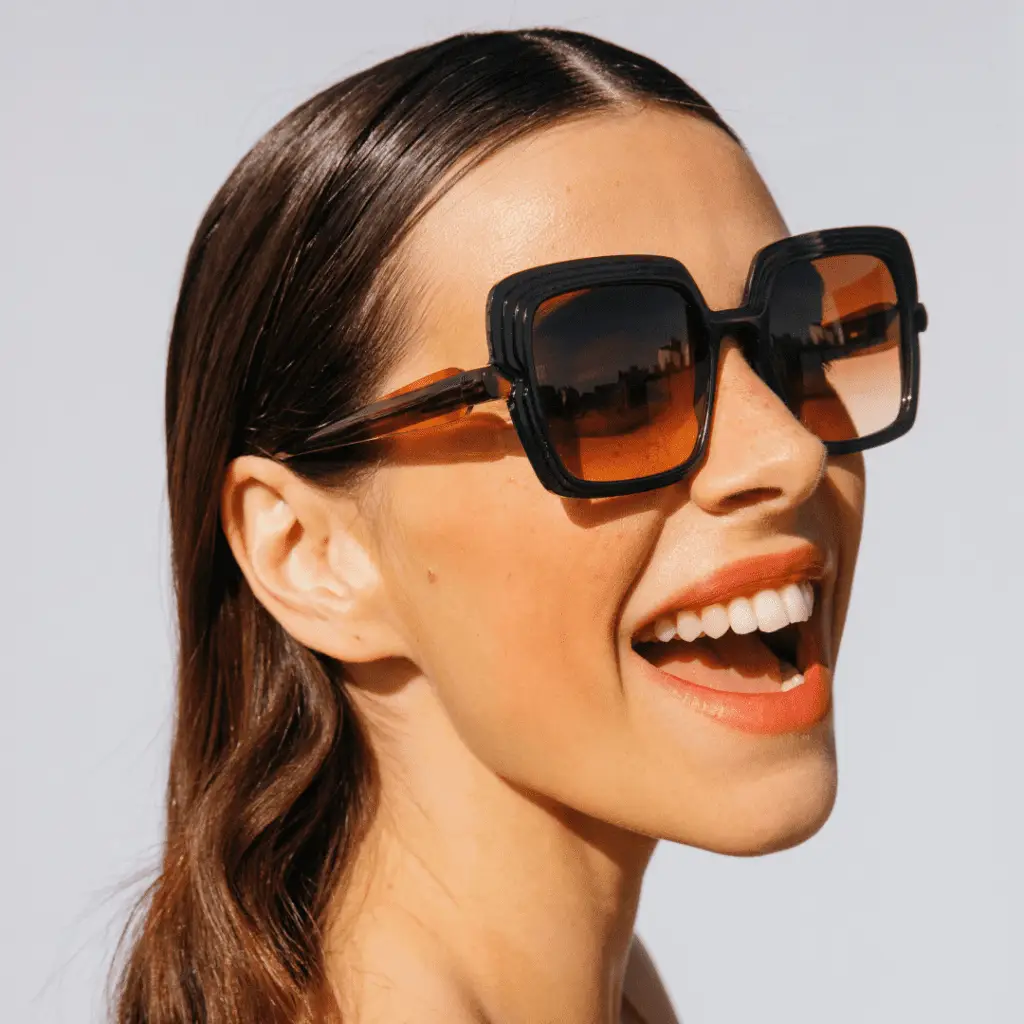 SONNENBRILLEN FÜR FRAUEN UND MÄNNER